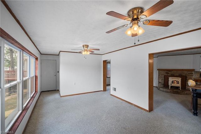 440 Lakeshore Drive, Lexington, NC 27292