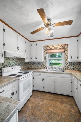440 Lakeshore Drive, Lexington, NC 27292