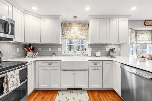 4 Magnolia Ter, Stoneham, MA 02180