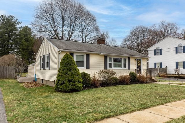 4 Magnolia Ter, Stoneham, MA 02180