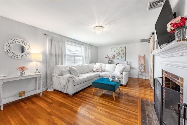 4 Magnolia Ter, Stoneham, MA 02180