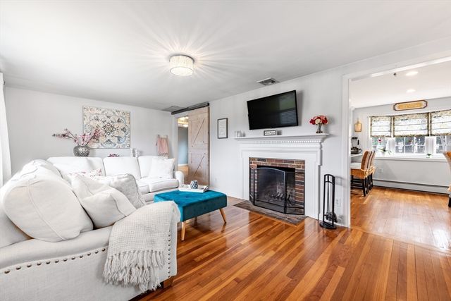 4 Magnolia Ter, Stoneham, MA 02180