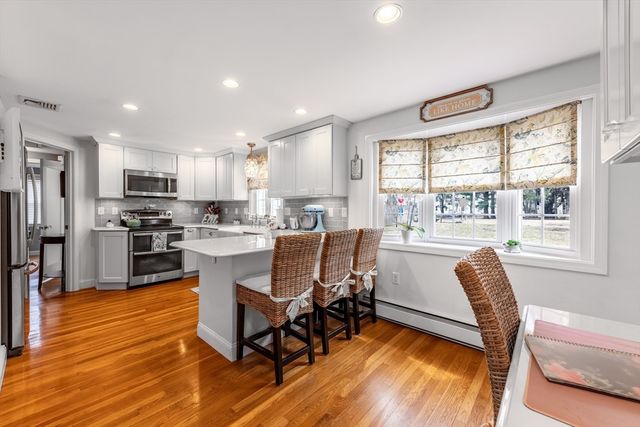 4 Magnolia Ter, Stoneham, MA 02180