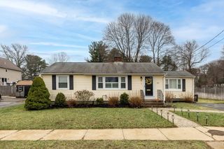 4 Magnolia Ter, Stoneham, MA 02180