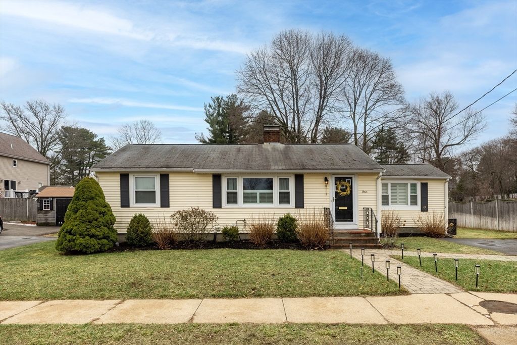 4 Magnolia Ter, Stoneham, MA 02180