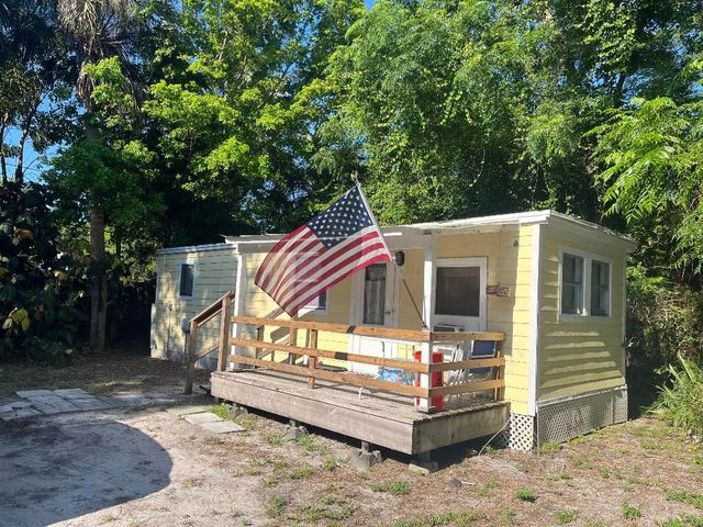 2172 NE Poinciana Terrace, Jensen Beach, FL 34957