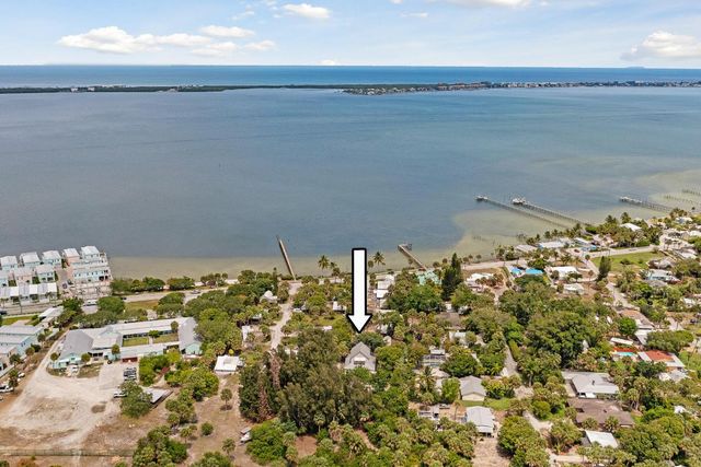 2172 NE Poinciana Terrace, Jensen Beach, FL 34957