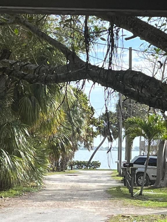 2172 NE Poinciana Terrace, Jensen Beach, FL 34957