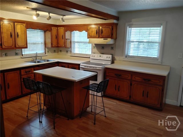 5416 Waters Drive, Savannah, GA 31406