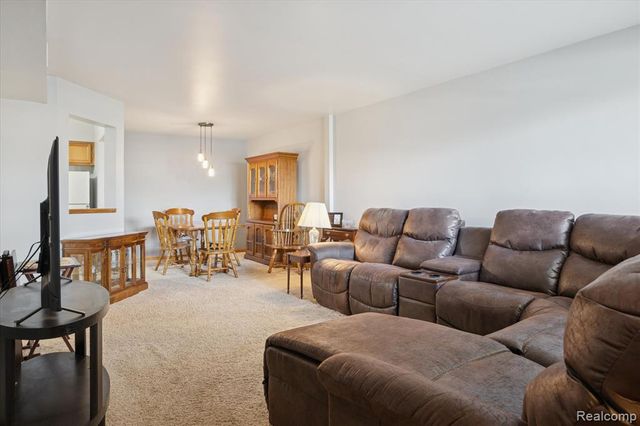 61049 Greenwood Drive, South Lyon, MI 48178