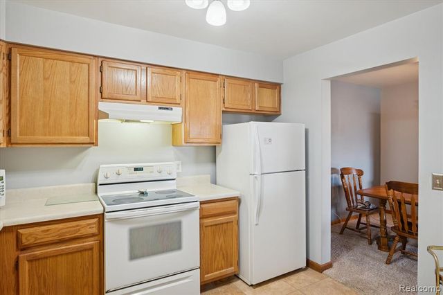 61049 Greenwood Drive, South Lyon, MI 48178