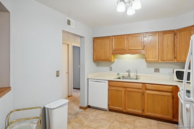 61049 Greenwood Drive, South Lyon, MI 48178