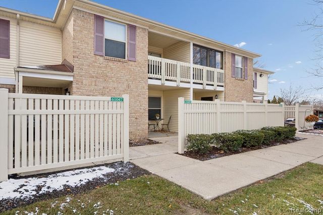 61049 Greenwood Drive, South Lyon, MI 48178