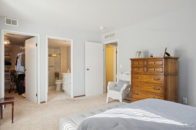 61049 Greenwood Drive, South Lyon, MI 48178