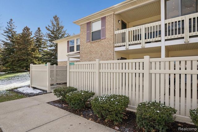 61049 Greenwood Drive, South Lyon, MI 48178