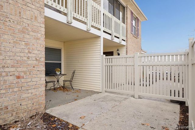 61049 Greenwood Drive, South Lyon, MI 48178