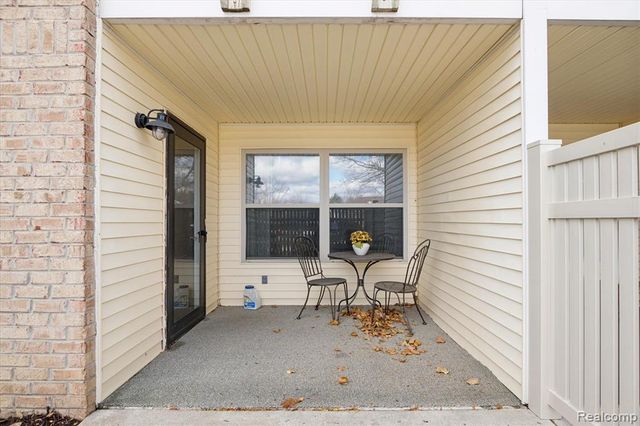 61049 Greenwood Drive, South Lyon, MI 48178