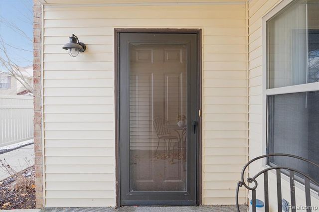 61049 Greenwood Drive, South Lyon, MI 48178