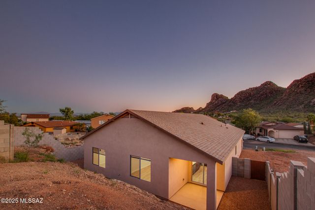 3272 W Athenee Court, Tucson, AZ 85746