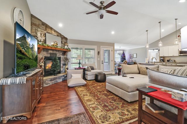 51 W Creek Drive, Crossville, TN 38572