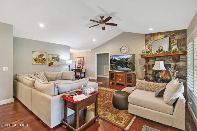 51 W Creek Drive, Crossville, TN 38572