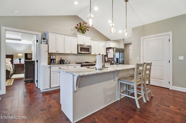 51 W Creek Drive, Crossville, TN 38572