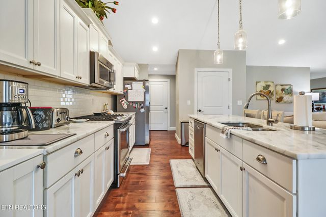 51 W Creek Drive, Crossville, TN 38572