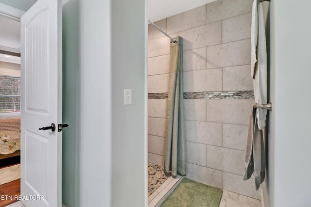 51 W Creek Drive, Crossville, TN 38572