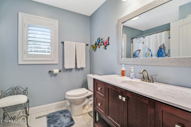 51 W Creek Drive, Crossville, TN 38572