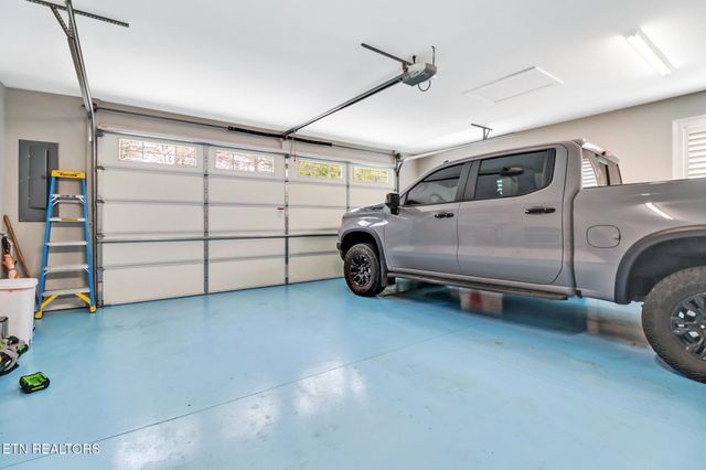 51 W Creek Drive, Crossville, TN 38572