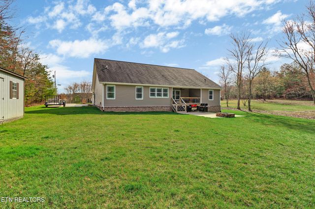 51 W Creek Drive, Crossville, TN 38572