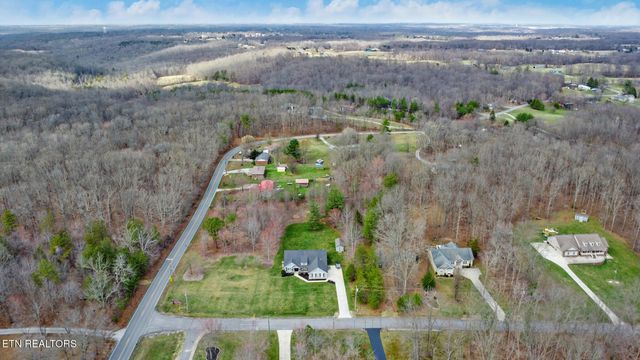 51 W Creek Drive, Crossville, TN 38572