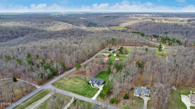 51 W Creek Drive, Crossville, TN 38572