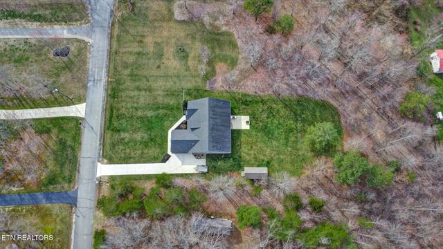 51 W Creek Drive, Crossville, TN 38572