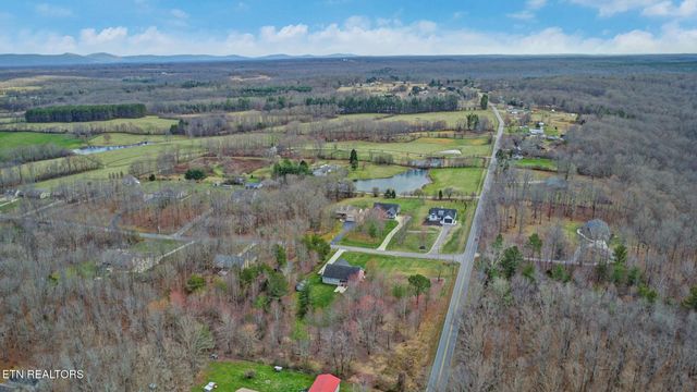 51 W Creek Drive, Crossville, TN 38572