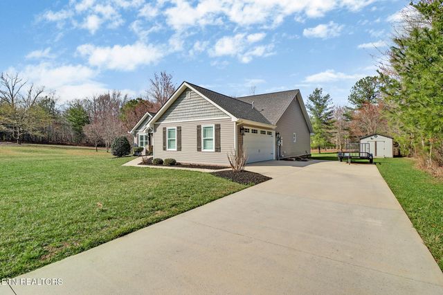 51 W Creek Drive, Crossville, TN 38572