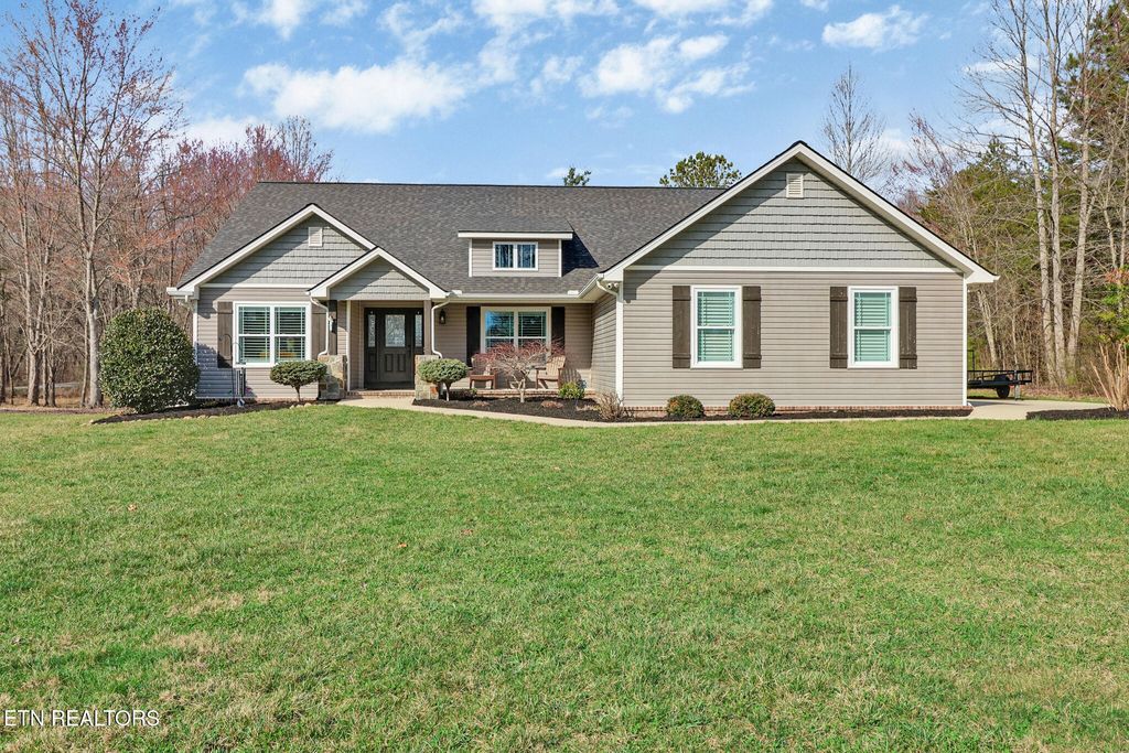 51 W Creek Drive, Crossville, TN 38572