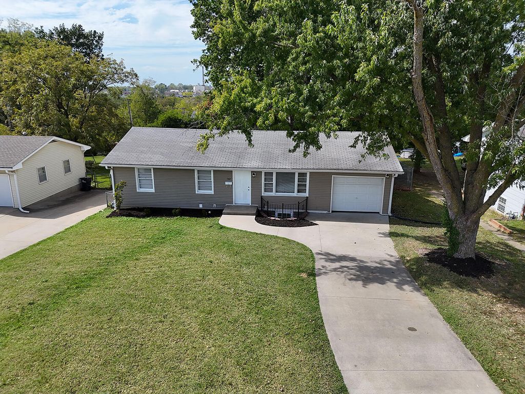 1507 SYLVAN LN, Columbia, MO 65202