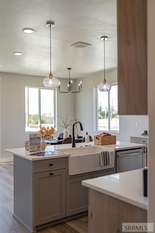 6469 Ender Ln, Idaho Falls, ID 83401