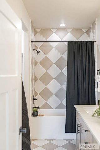 6469 Ender Ln, Idaho Falls, ID 83401