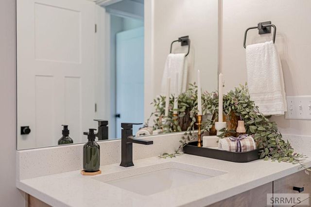 6469 Ender Ln, Idaho Falls, ID 83401