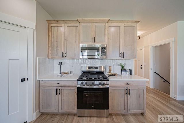 6469 Ender Ln, Idaho Falls, ID 83401