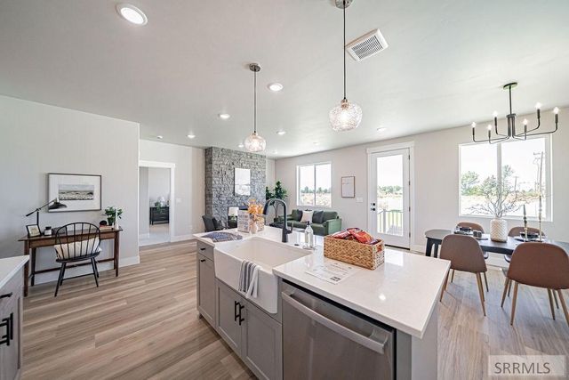 6469 Ender Ln, Idaho Falls, ID 83401