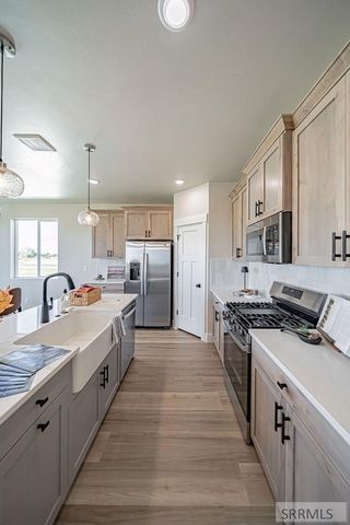 6469 Ender Ln, Idaho Falls, ID 83401