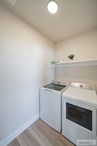 6469 Ender Ln, Idaho Falls, ID 83401