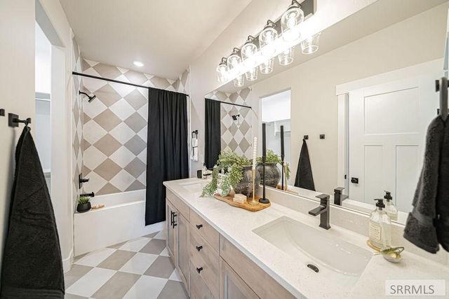 6469 Ender Ln, Idaho Falls, ID 83401