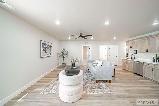 6469 Ender Ln, Idaho Falls, ID 83401