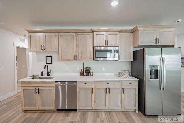 6469 Ender Ln, Idaho Falls, ID 83401