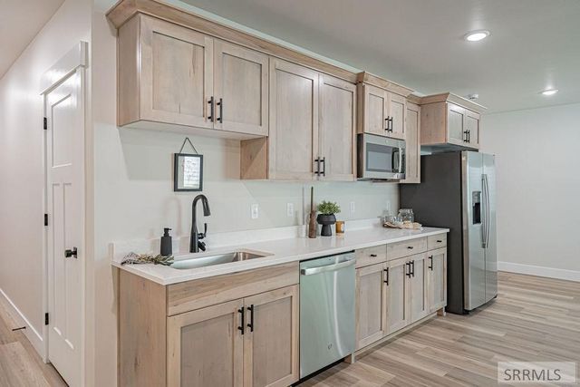 6469 Ender Ln, Idaho Falls, ID 83401