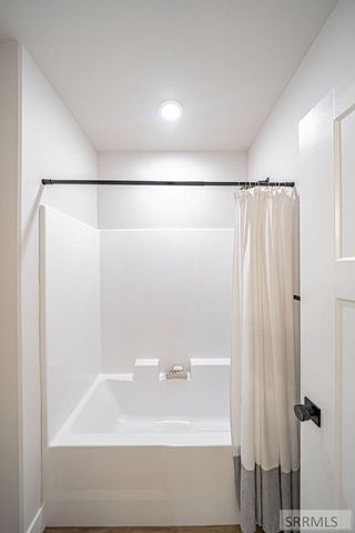 6469 Ender Ln, Idaho Falls, ID 83401